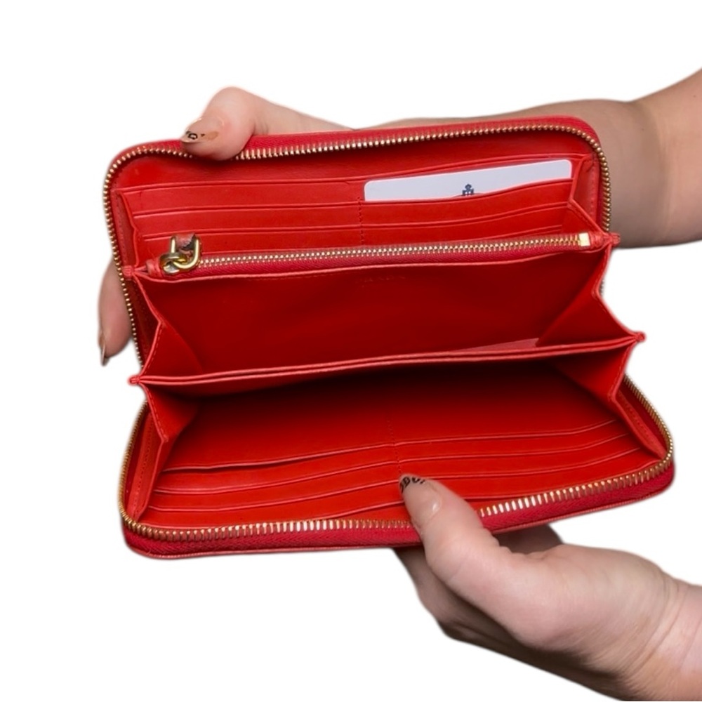 Prada zip-around continental wallet in Vitello Move leather in red (Lacca) - Picture 12 of 14